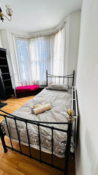 3 Bed House East London Home Eksteriør bilde